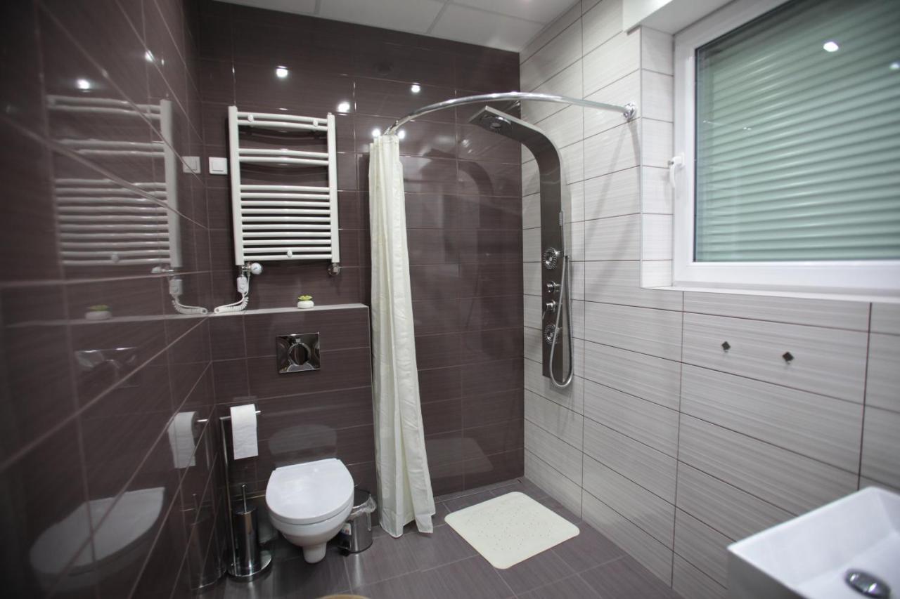 Villa B&B Warszawa Exteriör bild