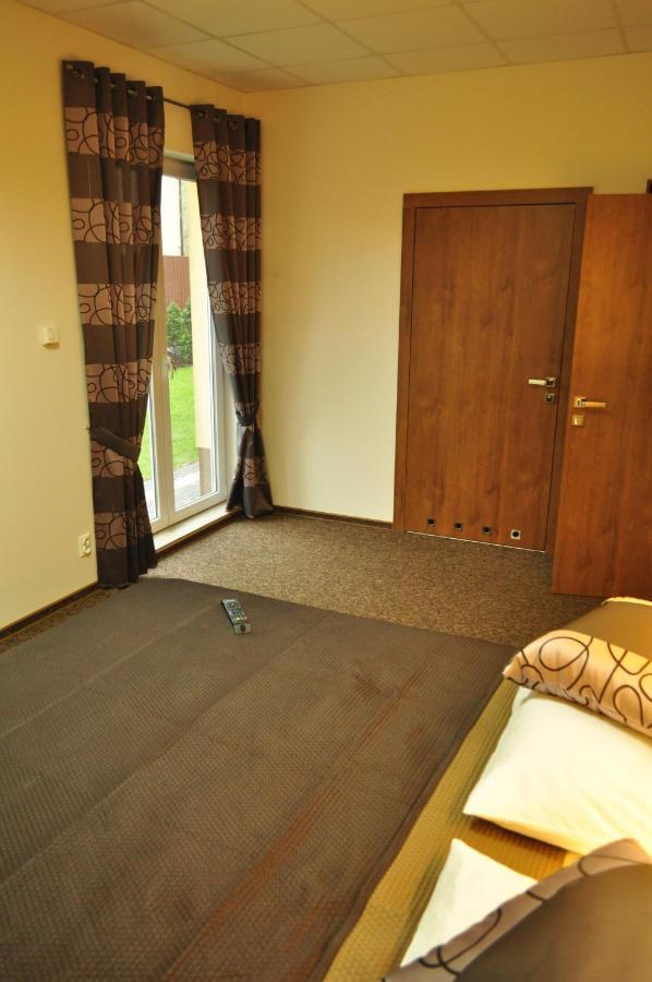 Villa B&B Warszawa Exteriör bild