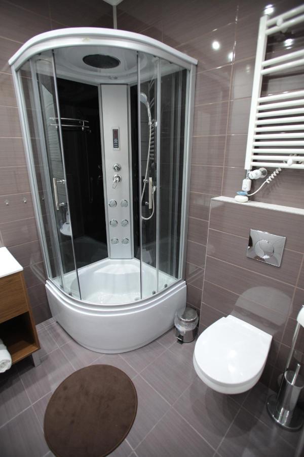 Villa B&B Warszawa Exteriör bild